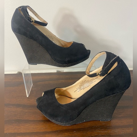 Mossimo Wedge Heels, Black And Gold, Ankle Strap, Size 8 - Picture 1 of 7